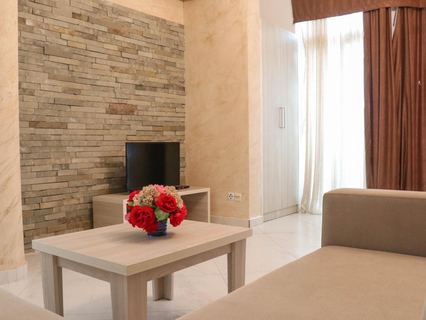 Imperial Hotel Улцин Екстериор снимка