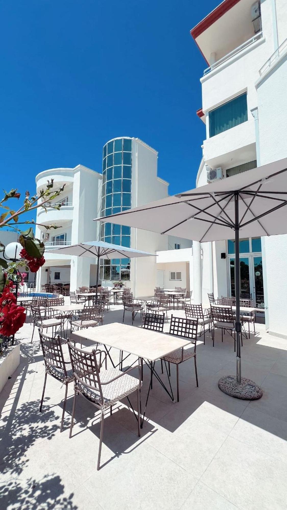 Imperial Hotel Улцин Екстериор снимка