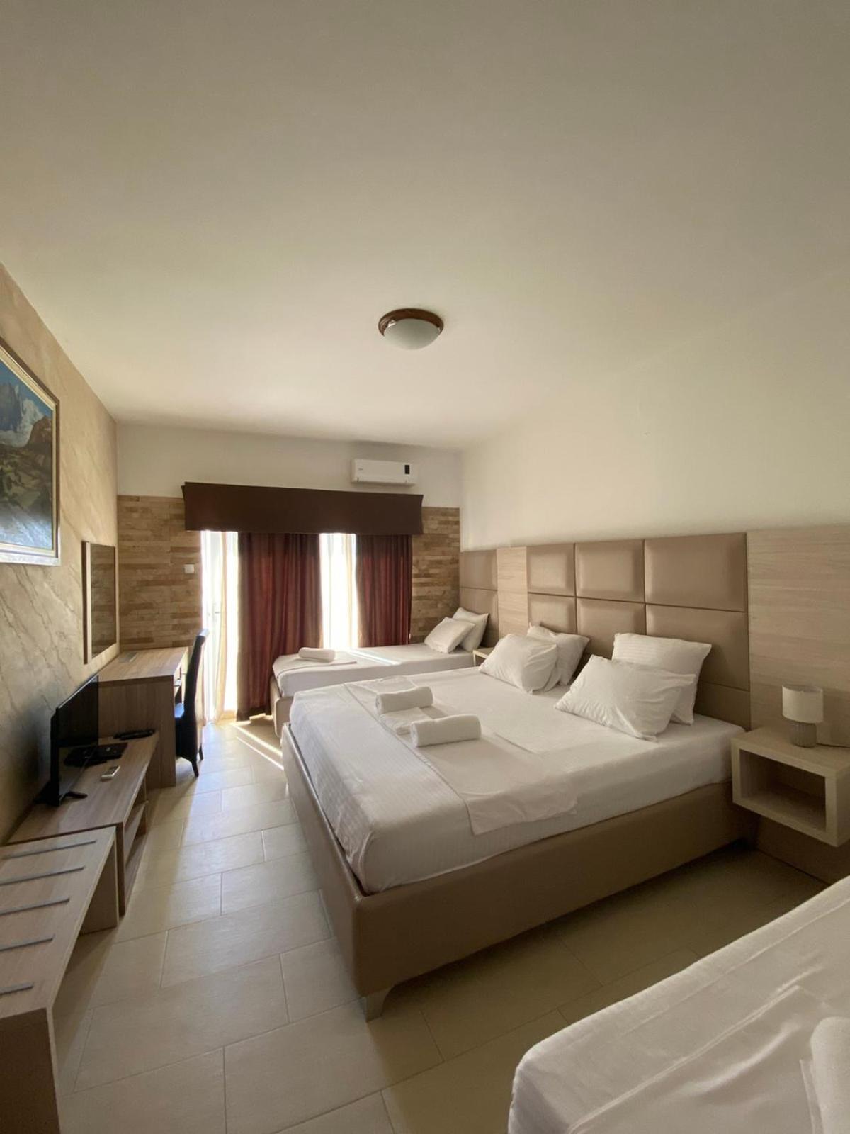 Imperial Hotel Улцин Екстериор снимка