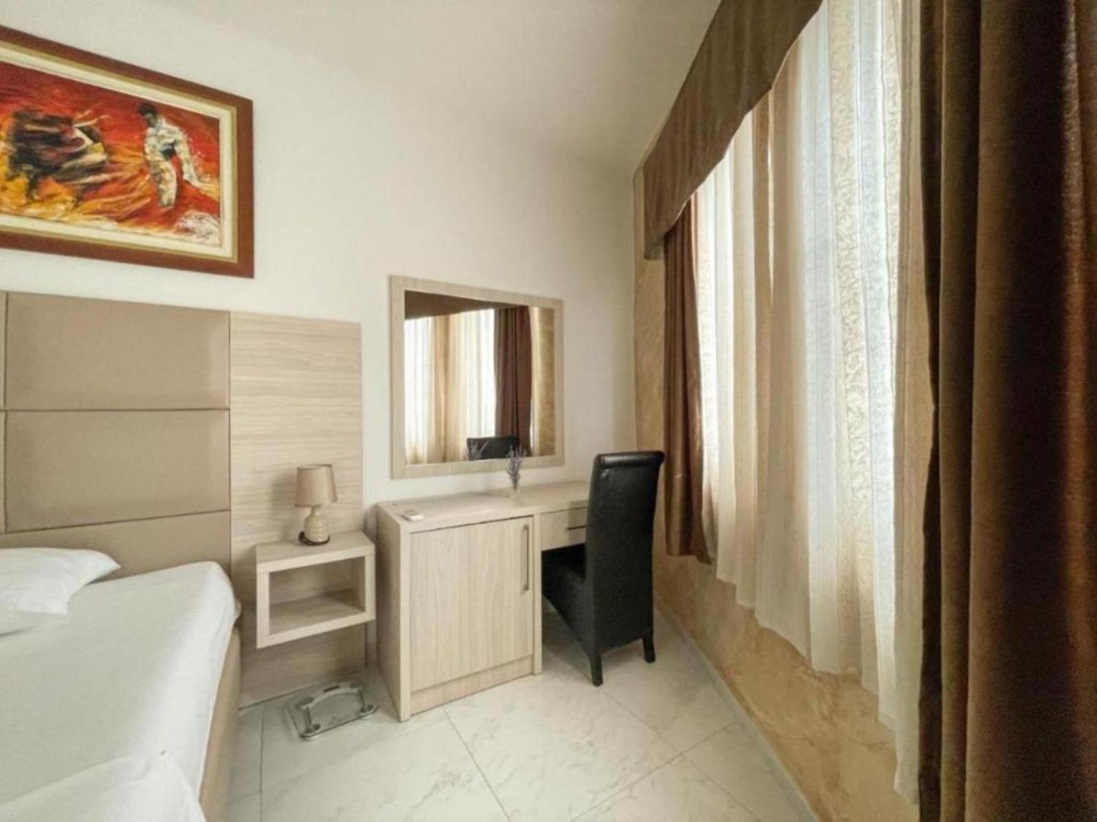 Imperial Hotel Улцин Екстериор снимка