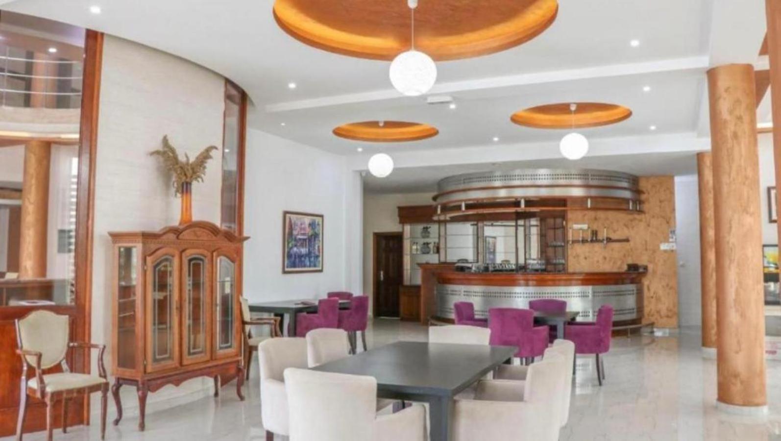 Imperial Hotel Улцин Екстериор снимка