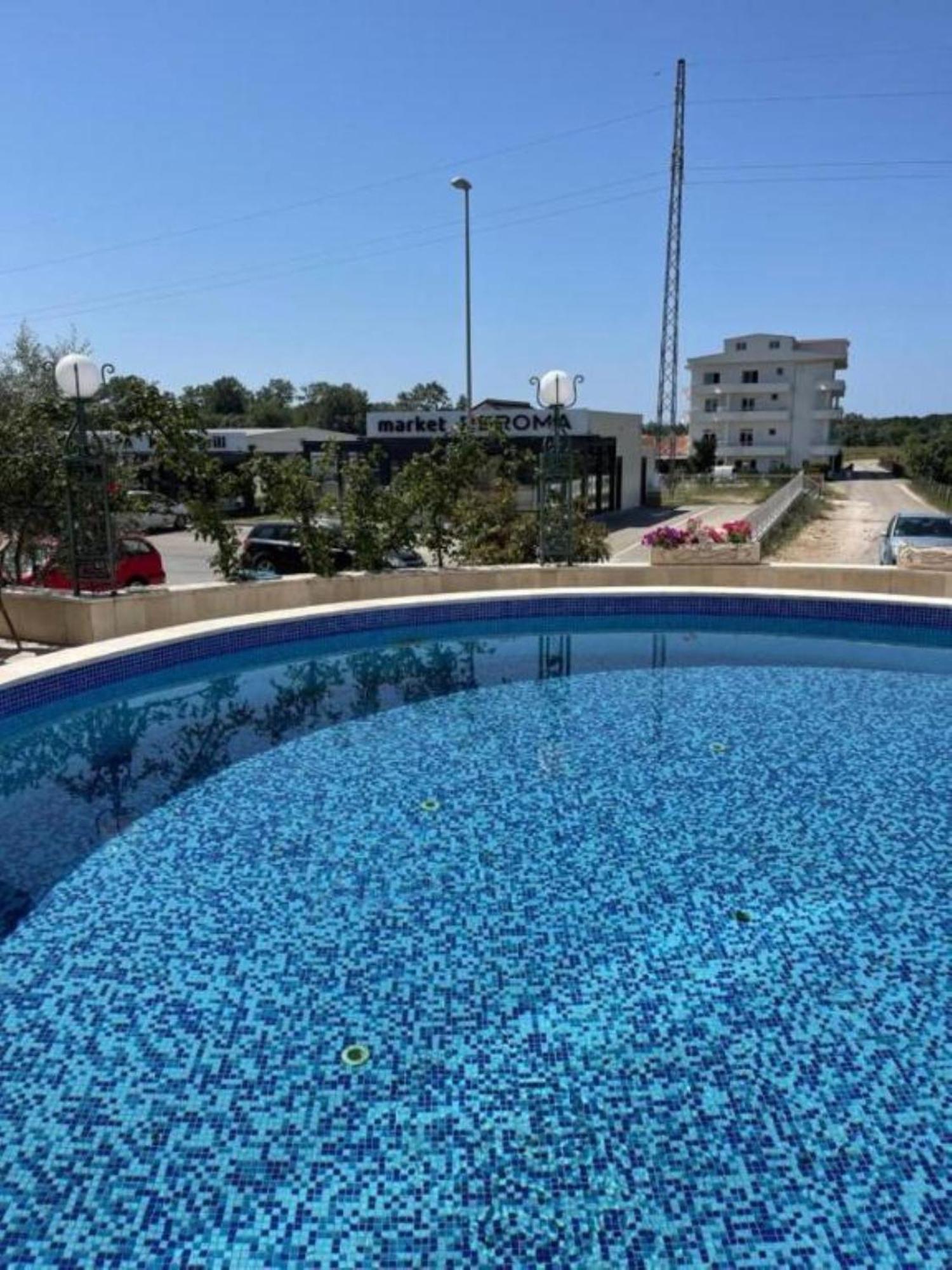Imperial Hotel Улцин Екстериор снимка